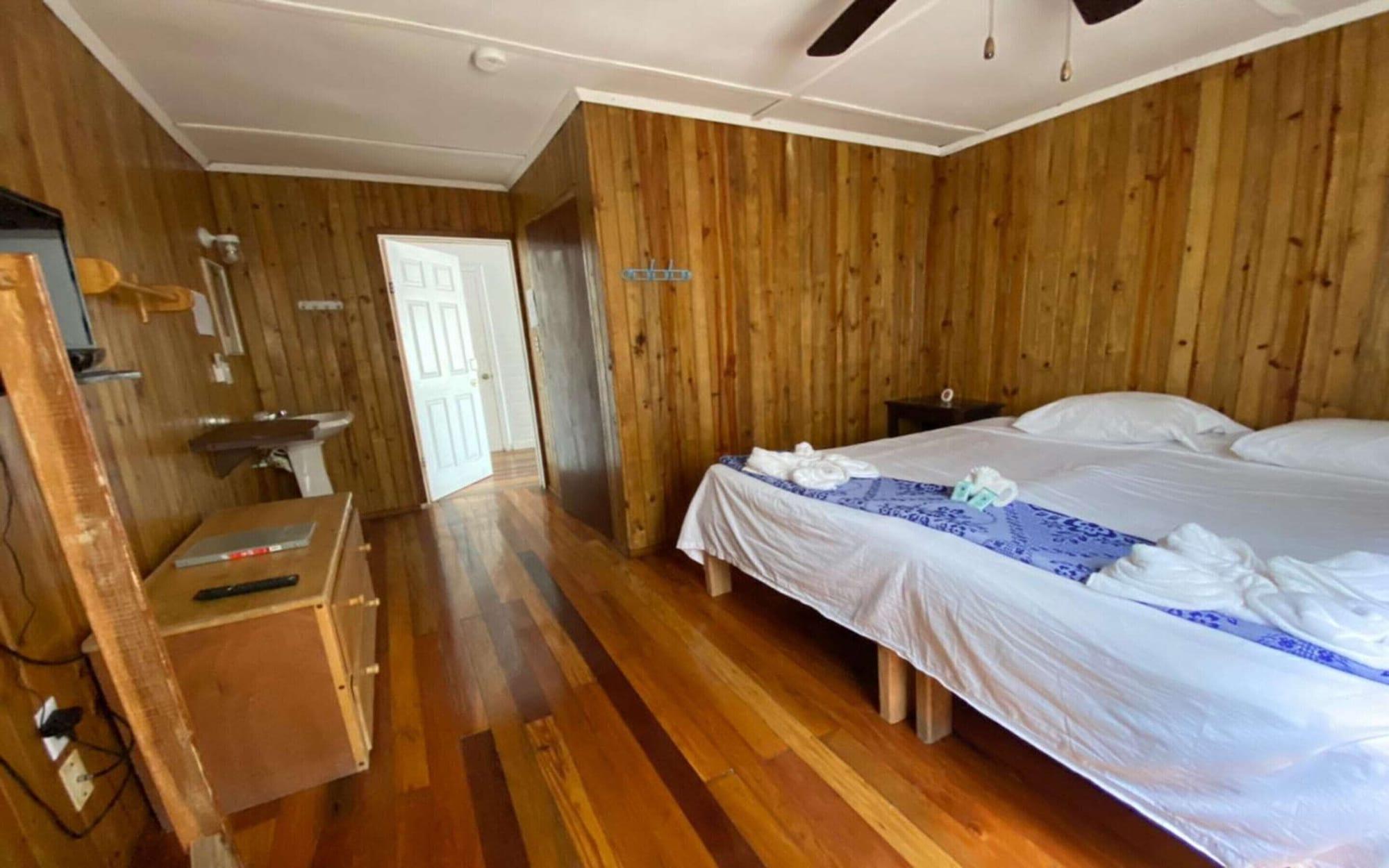 Pedro'S Hotel & Inn Сан Педро Екстериор снимка