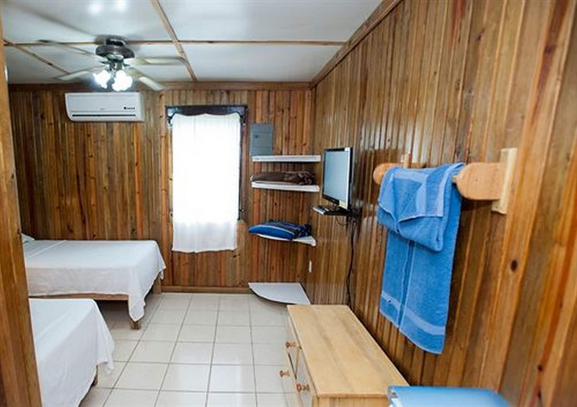 Pedro'S Hotel & Inn Сан Педро Екстериор снимка