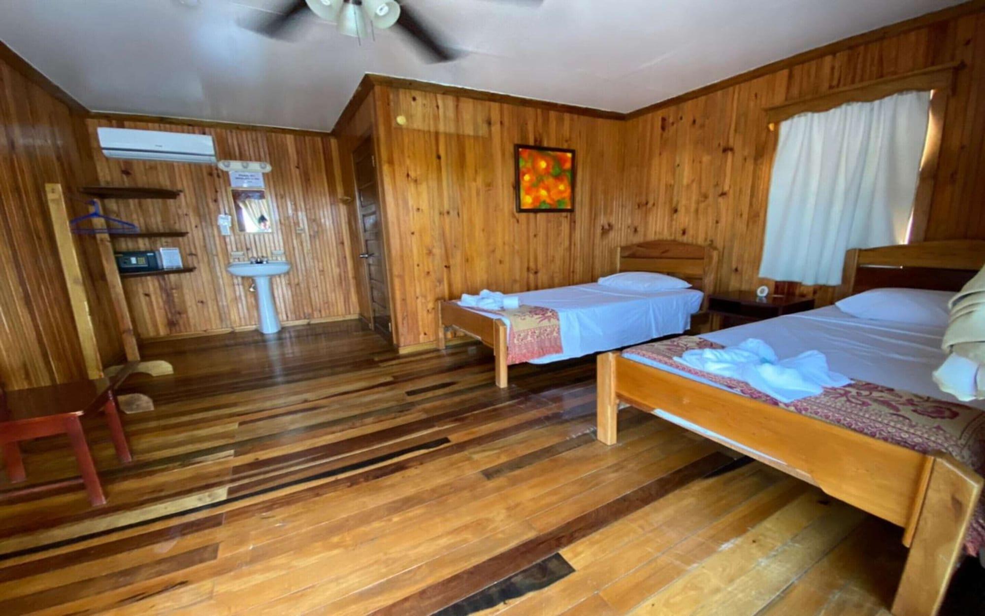 Pedro'S Hotel & Inn Сан Педро Екстериор снимка