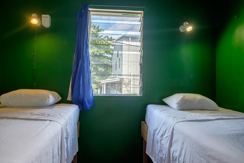 Pedro'S Hotel & Inn Сан Педро Стая снимка