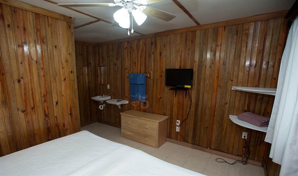 Pedro'S Hotel & Inn Сан Педро Екстериор снимка