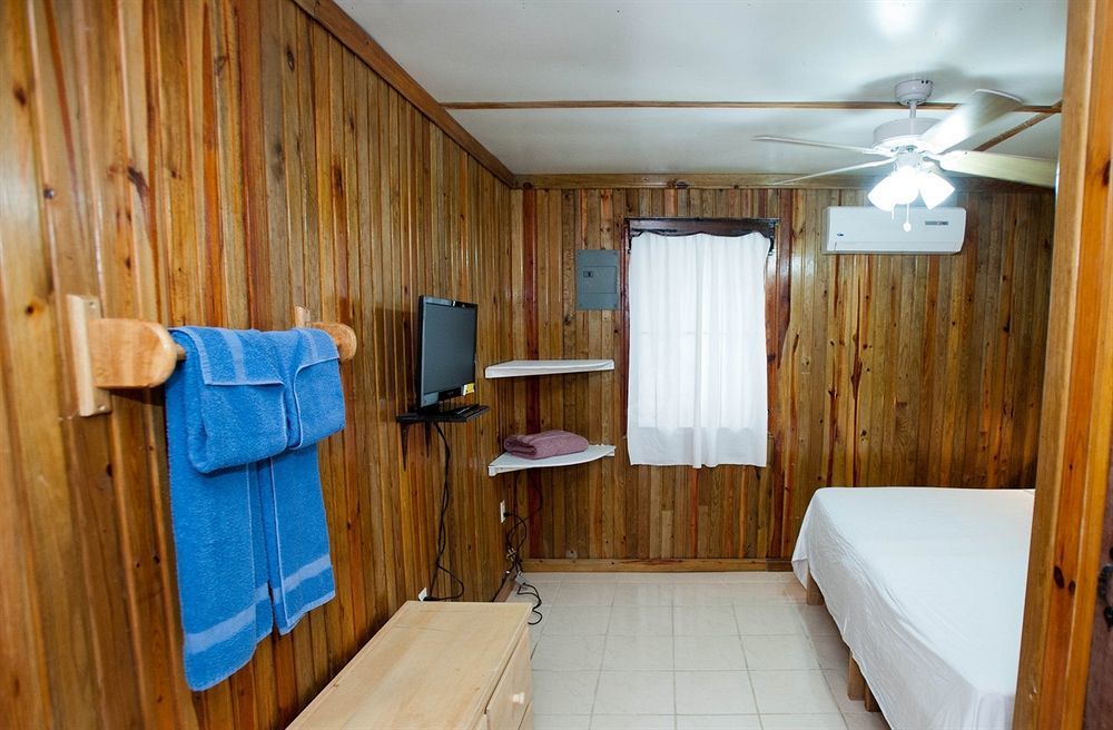 Pedro'S Hotel & Inn Сан Педро Екстериор снимка
