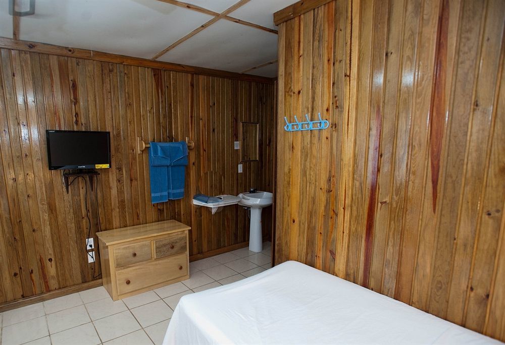 Pedro'S Hotel & Inn Сан Педро Екстериор снимка
