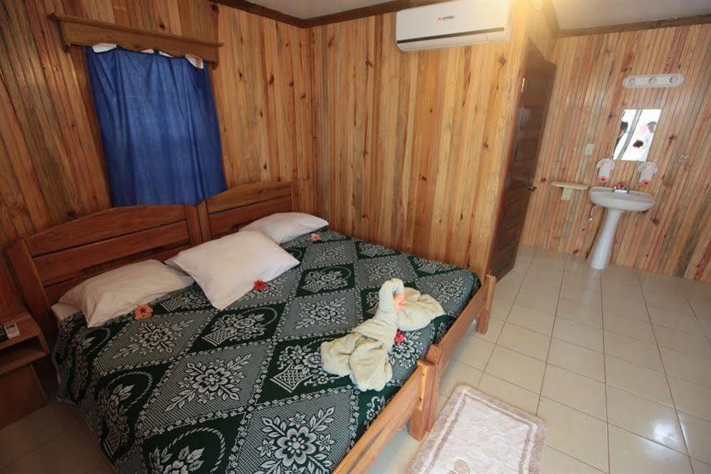 Pedro'S Hotel & Inn Сан Педро Екстериор снимка
