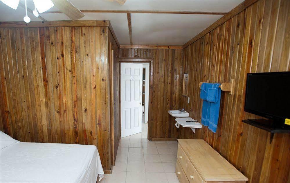 Pedro'S Hotel & Inn Сан Педро Екстериор снимка
