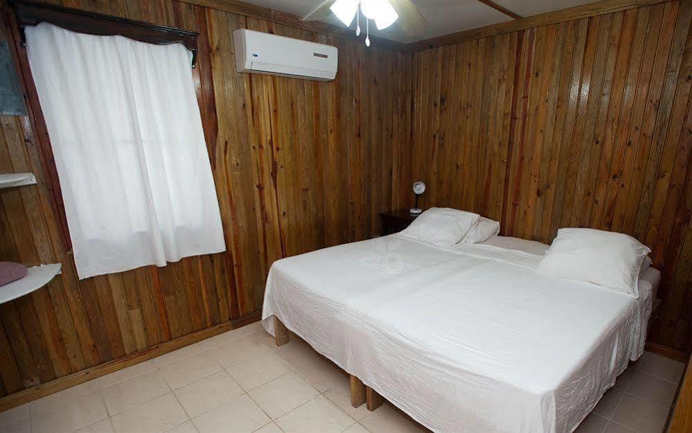 Pedro'S Hotel & Inn Сан Педро Екстериор снимка