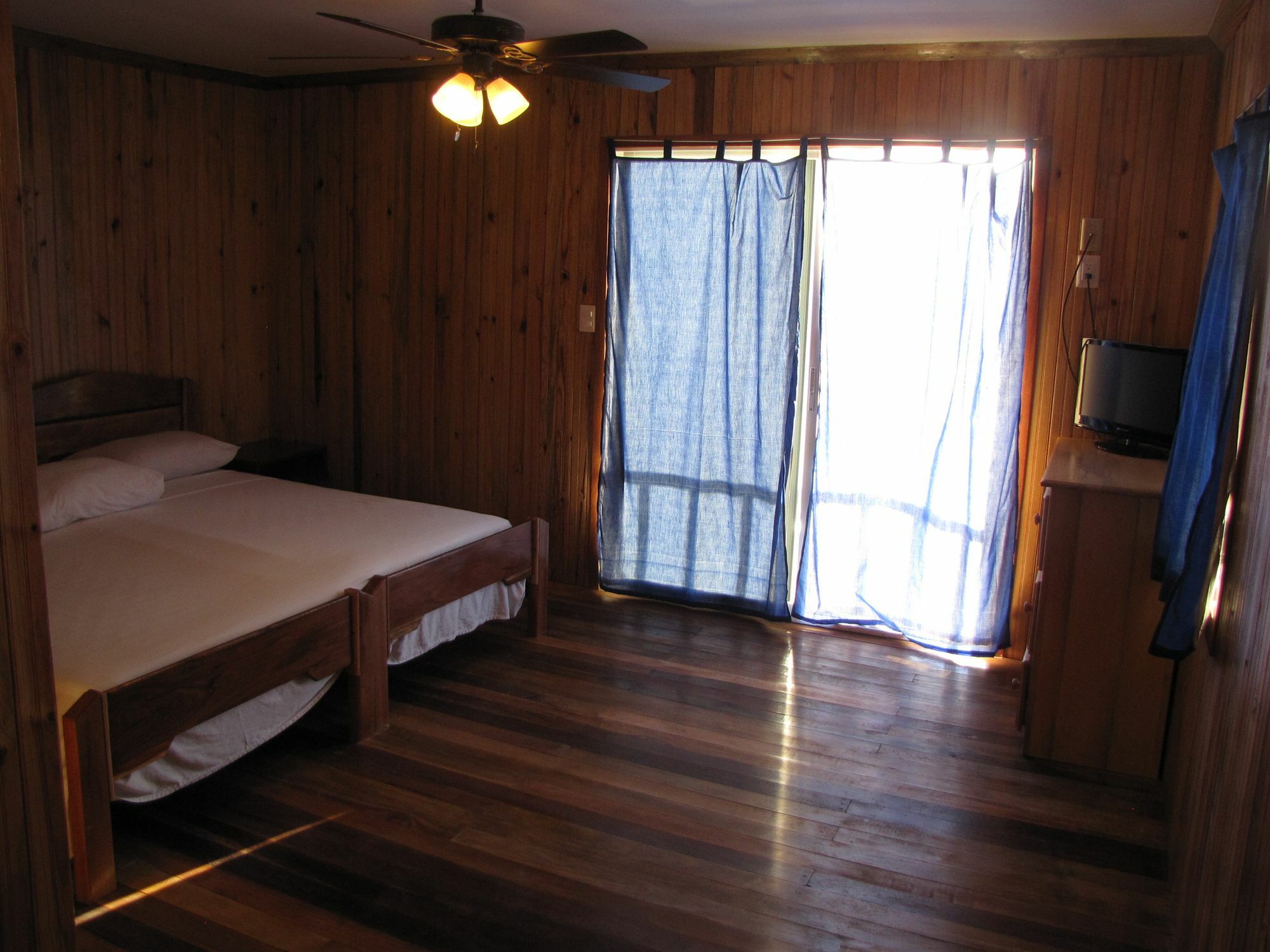 Pedro'S Hotel & Inn Сан Педро Екстериор снимка